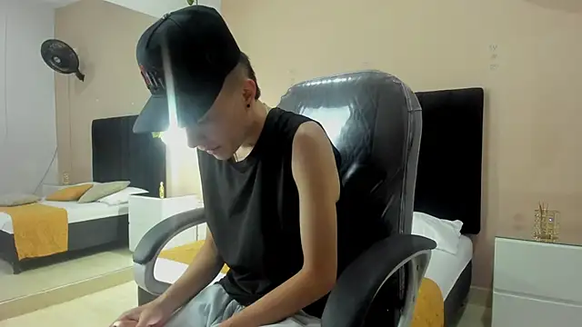 Nascary Fox online show from November 4, 2025, 7:50 pm