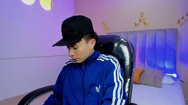 Snapshot of Nascary_Fox chatting on February 19, 2026, 7:22 pm Nascary Fox online show from February 19, 2026, 7:22 pm