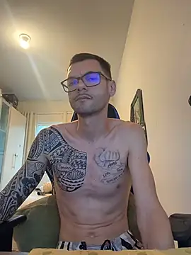 Leonsouzaof online show from December 2, 2025, 11:01 am