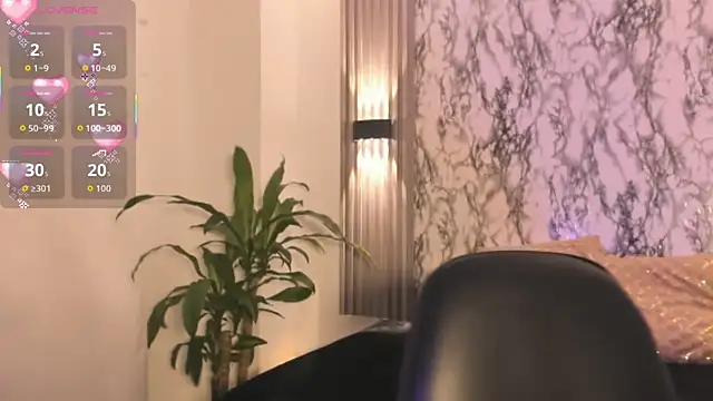 ChloeeMason online show from December 1, 2025, 11:00 am