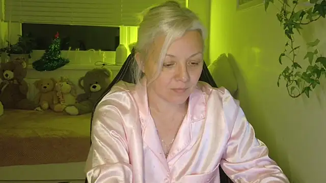 Snapshot of Linsy_Kim chatting on February 12, 2026, 11:59 pm Linsy Kim online show from February 12, 2026, 11:59 pm