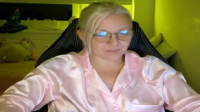 Snapshot of Linsy_Kim chatting on February 11, 2026, 11:04 pm Linsy Kim online show from February 11, 2026, 11:04 pm