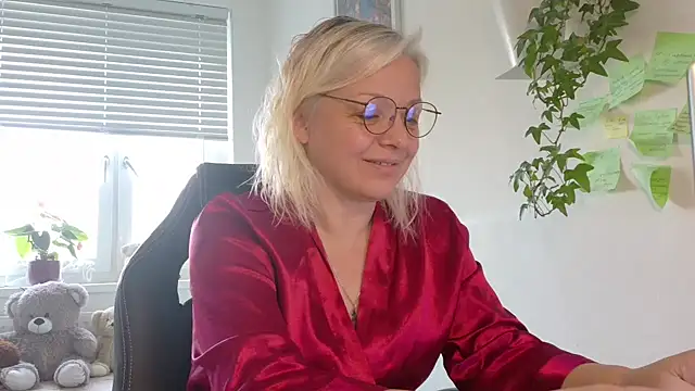 Linsy Kim online show from March 11, 2026, 6:29 am