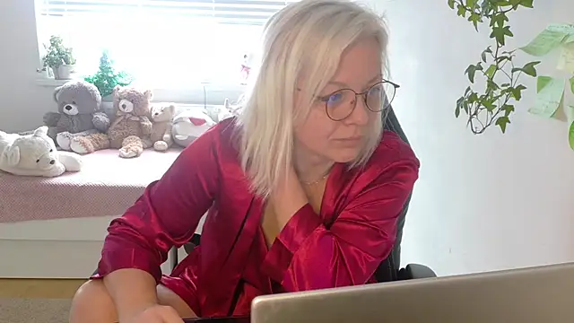 Snapshot of Linsy_Kim chatting on February 8, 2026, 10:35 am Linsy Kim online show from February 8, 2026, 10:35 am