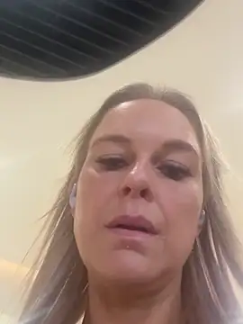 imyourgoodgirl69 online show from February 25, 2026, 4:34 am