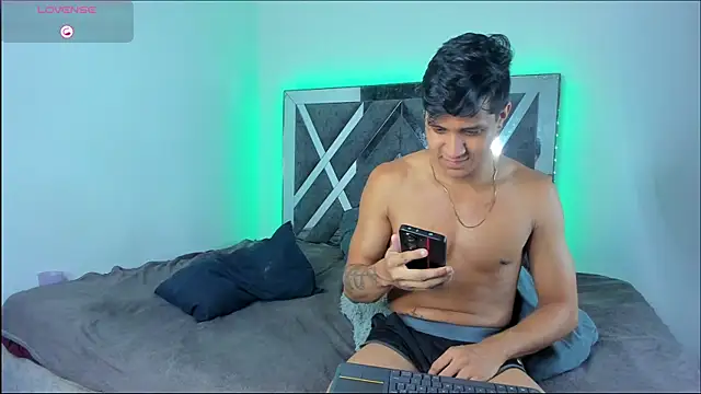 Robertmiller21 online show from March 30, 2026, 12:45 am