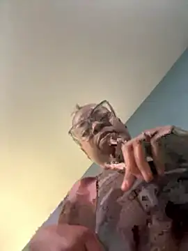 Tishrella6 online show from January 7, 2026, 9:42 pm