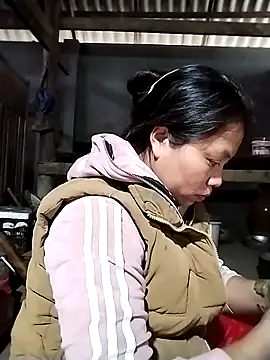 venu00 online show from January 16, 2026, 1:53 am