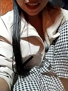 venu00 online show from November 6, 2025, 5:00 am