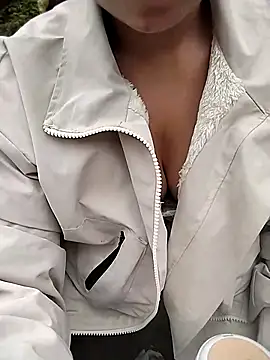 venu00 online show from December 5, 2025, 6:34 am