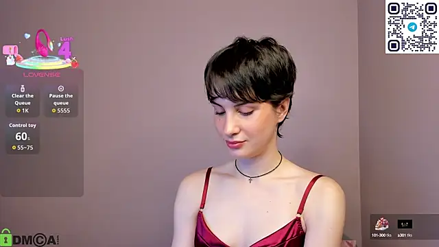 Adeline Perle online show from September 12, 2025, 2:12 am