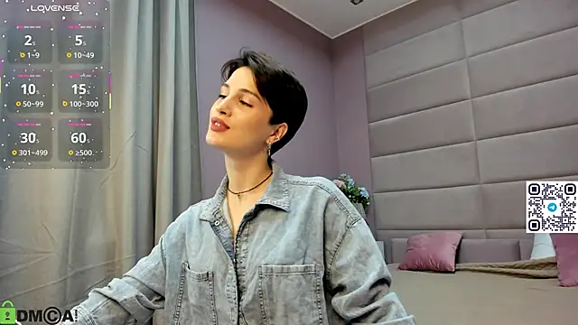 Adeline Perle online show from October 10, 2025, 11:27 pm