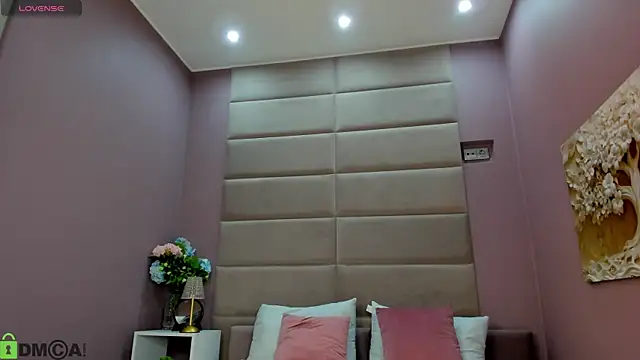 Adeline Perle online show from October 4, 2025, 1:07 am