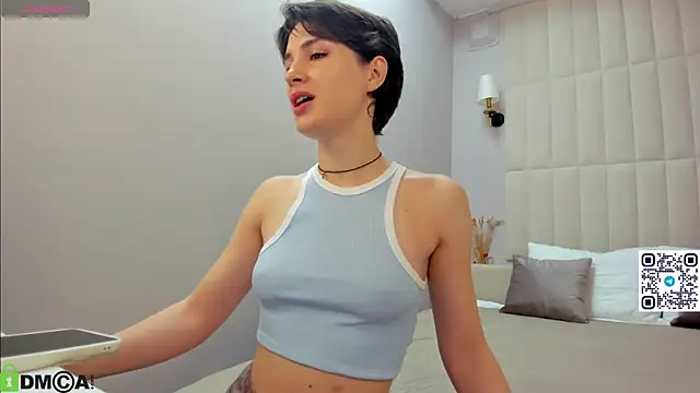 Adeline Perle online show from September 27, 2025, 3:12 am