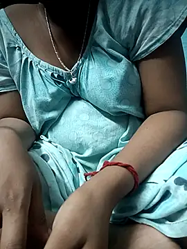 hot-naina4 online show from October 12, 2025, 7:48 pm