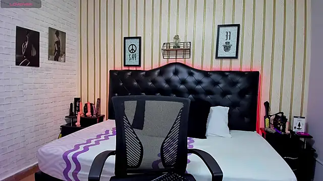 MAYASMITH   online show from October 9, 2025, 3:18 am