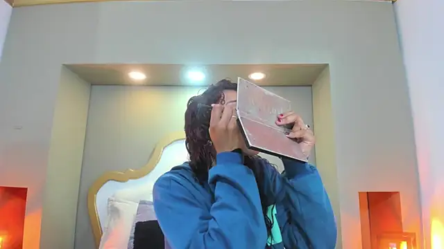 Snapshot of AteneaGreyy chatting on October 24, 2025, 12:04 pm AteneaGreyy online show from October 24, 2025, 12:04 pm