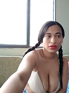 Juliethserna online show from November 27, 2025, 4:29 pm