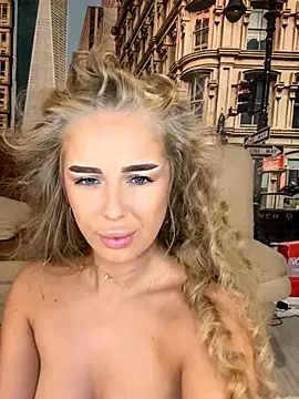 AubrieleRouj1 online show from September 12, 2025, 3:23 pm