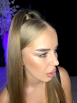 AubrieleRouj1 online show from September 22, 2025, 3:29 pm