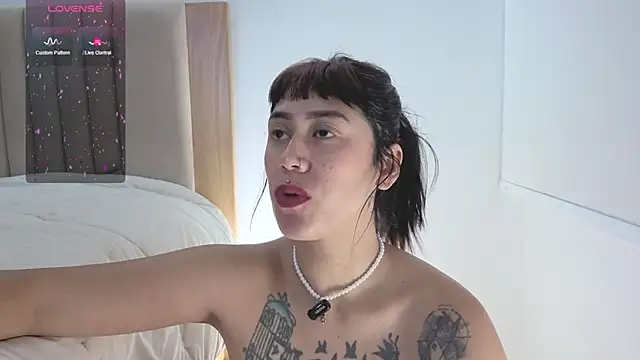 Snapshot of lena_slaave chatting on September 9, 2025, 3:32 pm lena slaave online show from September 9, 2025, 3:32 pm