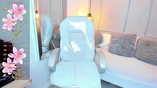 MariathLittle online show from November 5, 2025, 3:42 am