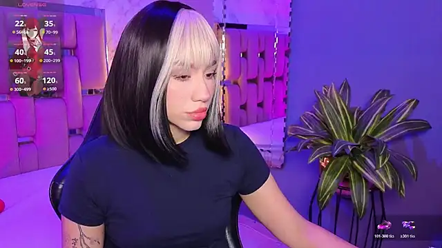 Snapshot of ZharaLux chatting on April 6, 2026, 12:50 pm ZharaLux online show from April 6, 2026, 12:50 pm