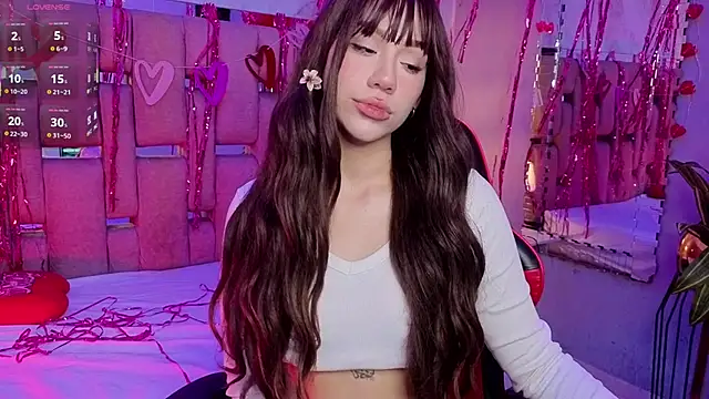 Snapshot of ZharaLux chatting on February 10, 2026, 12:59 pm ZharaLux online show from February 10, 2026, 12:59 pm