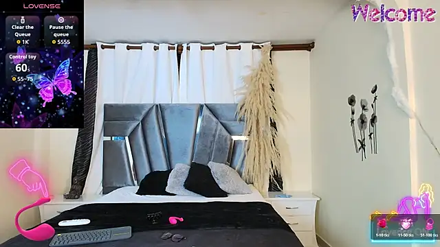 MiniLove 01 online show from October 20, 2025, 12:06 pm