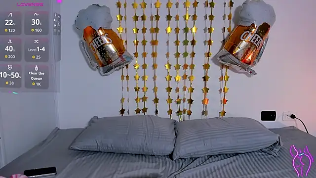 Snapshot of MilenaCrown chatting on October 4, 2025, 8:21 pm MilenaCrown online show from October 4, 2025, 8:21 pm