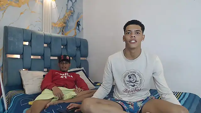 PRETTY FEM online show from February 15, 2026, 1:50 am