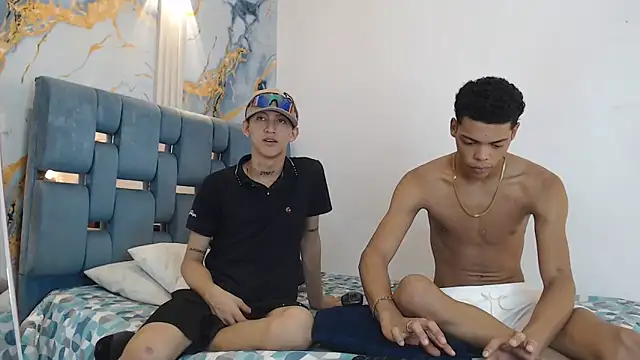 PRETTY FEM online show from January 7, 2026, 1:21 am