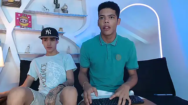 PRETTY FEM online show from September 9, 2025, 1:20 pm