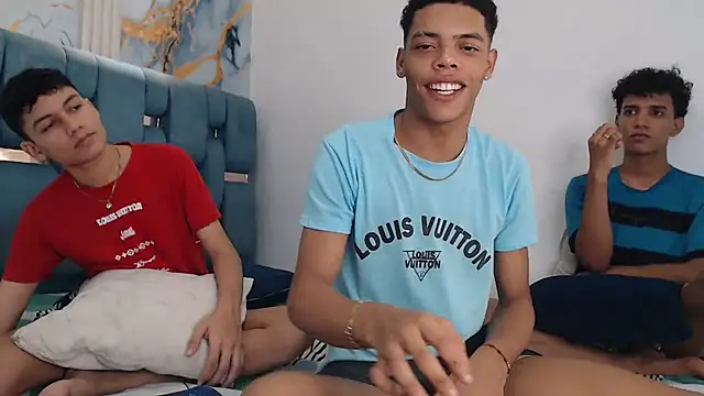 PRETTY FEM online show from March 19, 2026, 2:00 am