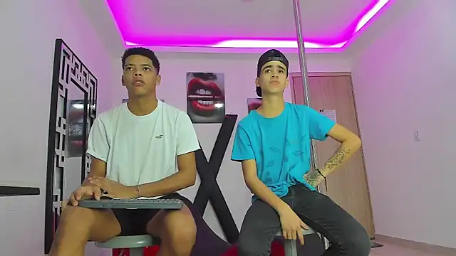 PRETTY FEM online show from October 13, 2025, 1:23 pm