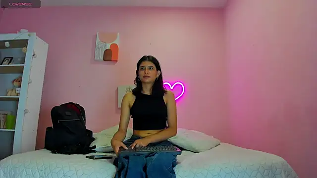 Georgina Ferri  online show from September 24, 2025, 5:19 pm