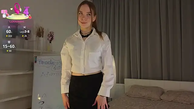 CarollSmithh online show from October 5, 2025, 8:43 pm