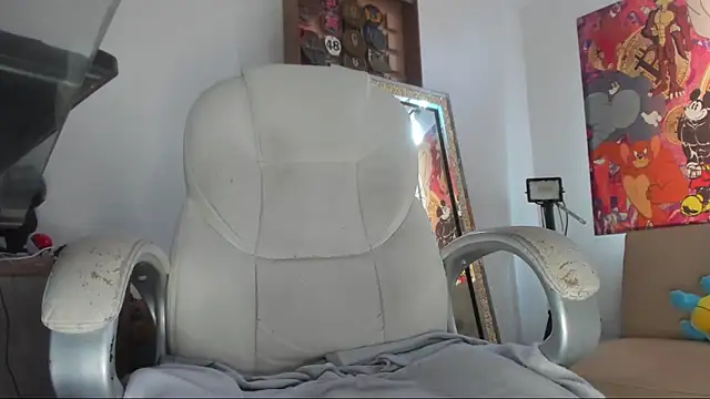 mila dash online show from November 14, 2025, 11:47 am