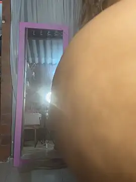 Jessyivonne online show from April 22, 2026, 2:40 am