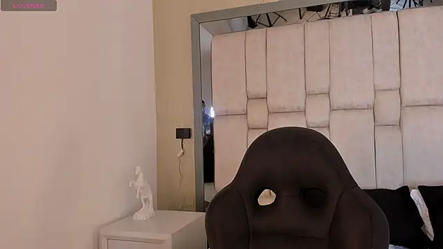 REINA ADAHARA online show from March 13, 2026, 3:44 am