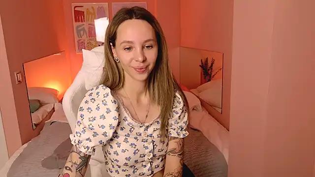 MiaGraham1 online show from September 19, 2025, 6:34 pm