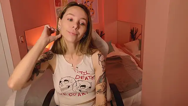 MiaGraham1 online show from October 5, 2025, 4:31 pm