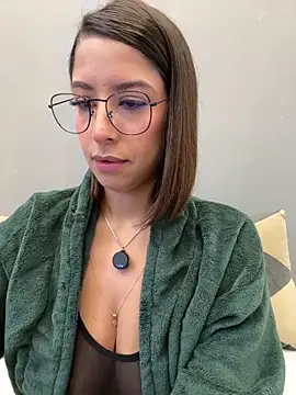 Snapshot of luvely chatting on April 18, 2026, 8:20 pm luvely online show from April 18, 2026, 8:20 pm
