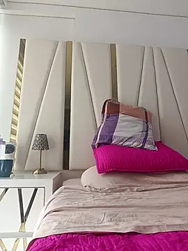 Sarahlove 90 online show from April 17, 2026, 6:22 pm