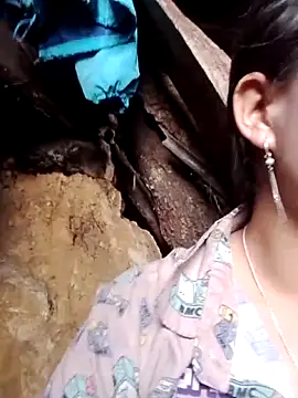 lusy-bae online show from October 26, 2025, 5:41 am