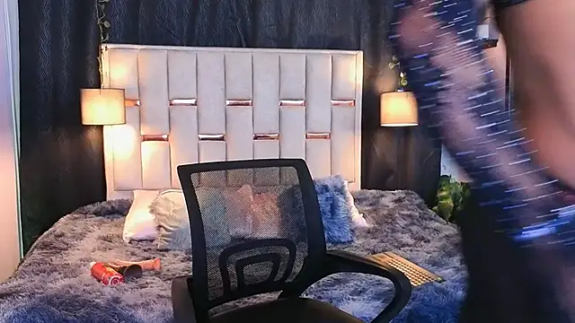 melody-rouss online show from September 14, 2025, 4:35 am