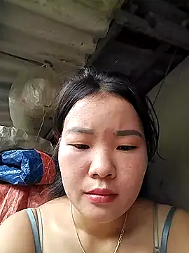 lylylove online show from October 13, 2025, 3:52 am