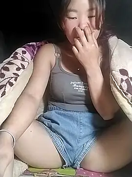 lylylove online show from June 18, 2026, 1:37 am