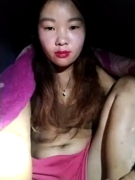 lylylove online show from October 1, 2025, 1:37 pm