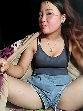 lylylove online show from June 10, 2026, 3:02 pm
